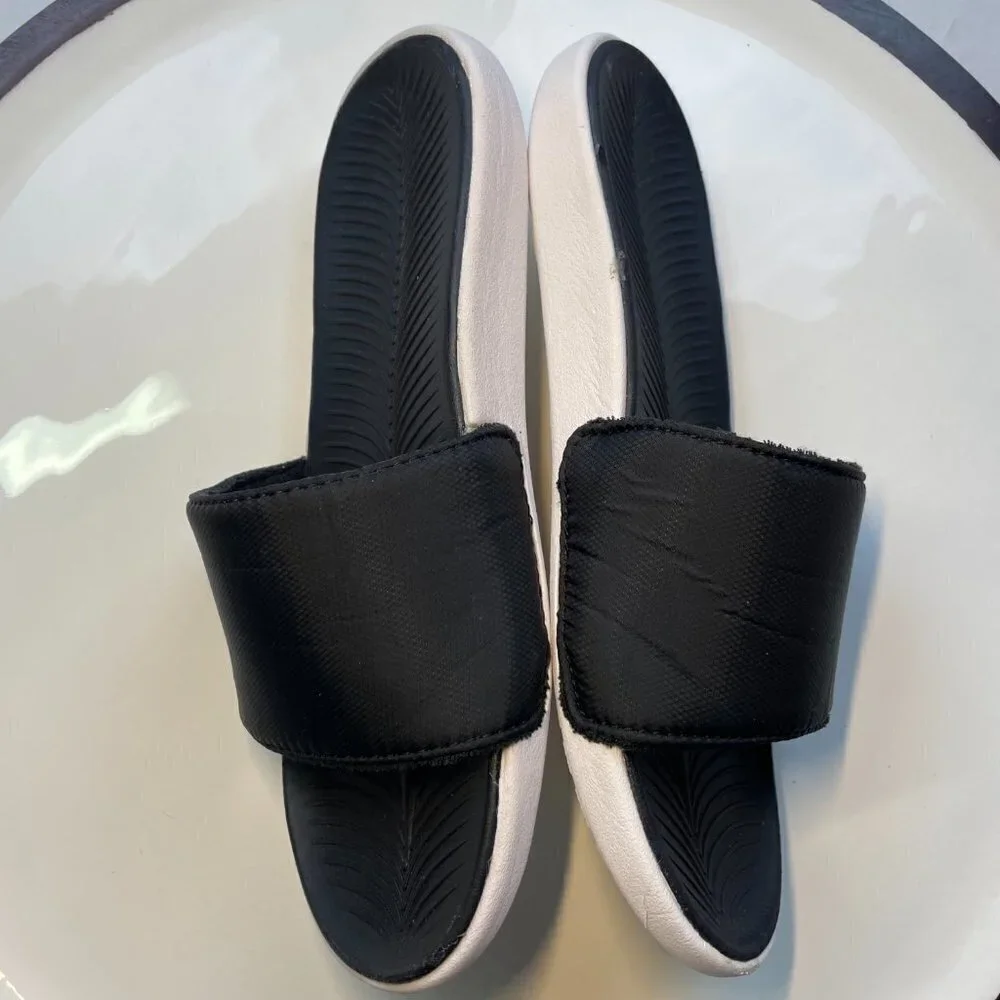 Target Kids Black Flip-flops Size 6Y